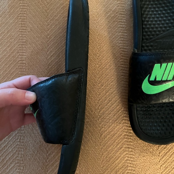 Nike Slides - Picture 2 of 3